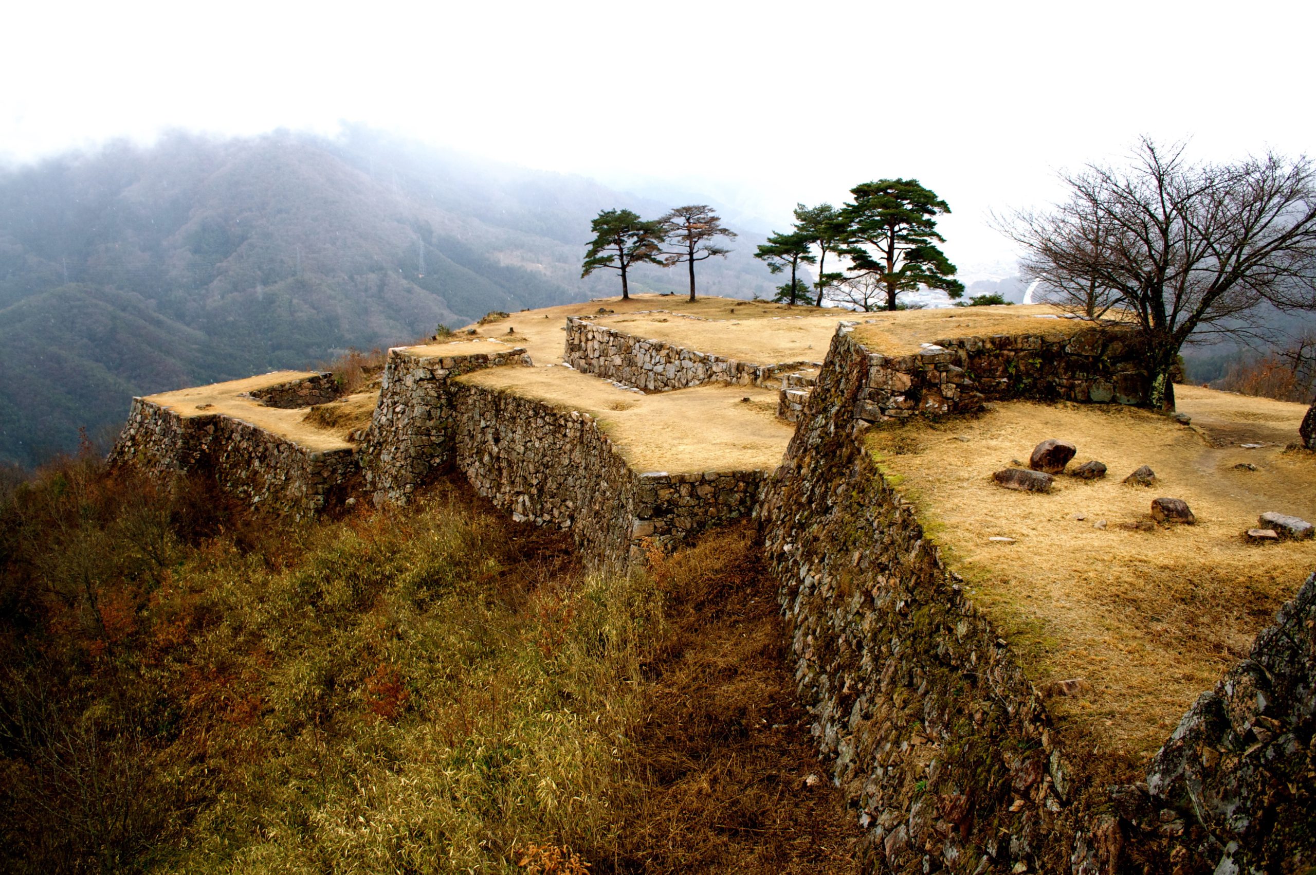 For the ADAM Architecture Travel Scholarship in 2010 Evan Oxland visited Japan to conduct a survey of historic stone-masonry patterns and technology, visiting castles throughout three of Japans four main islands